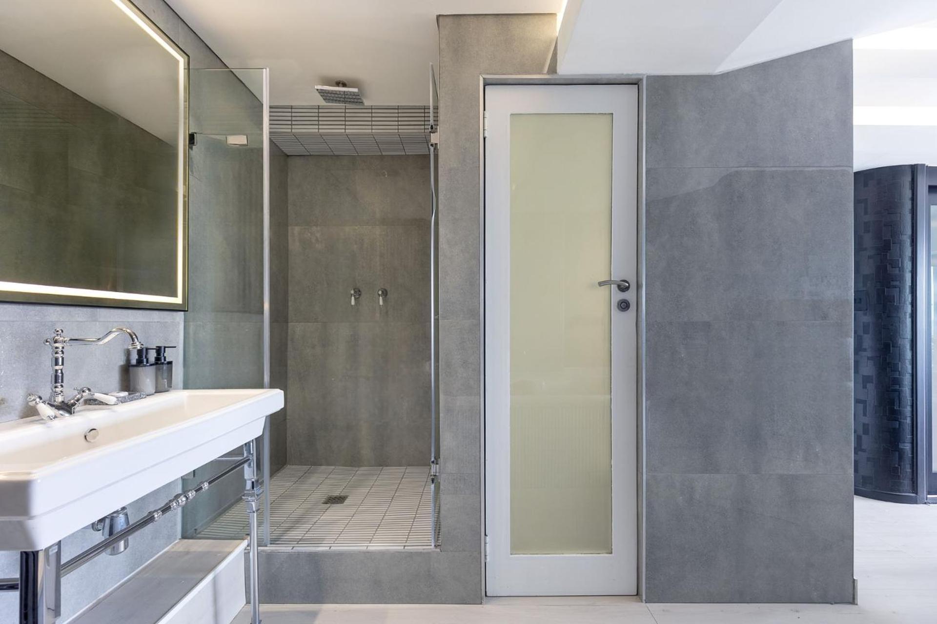 Clifton Yolo Spaces - Clifton Beachfront Executive Apartment Cape Town Bagian luar foto