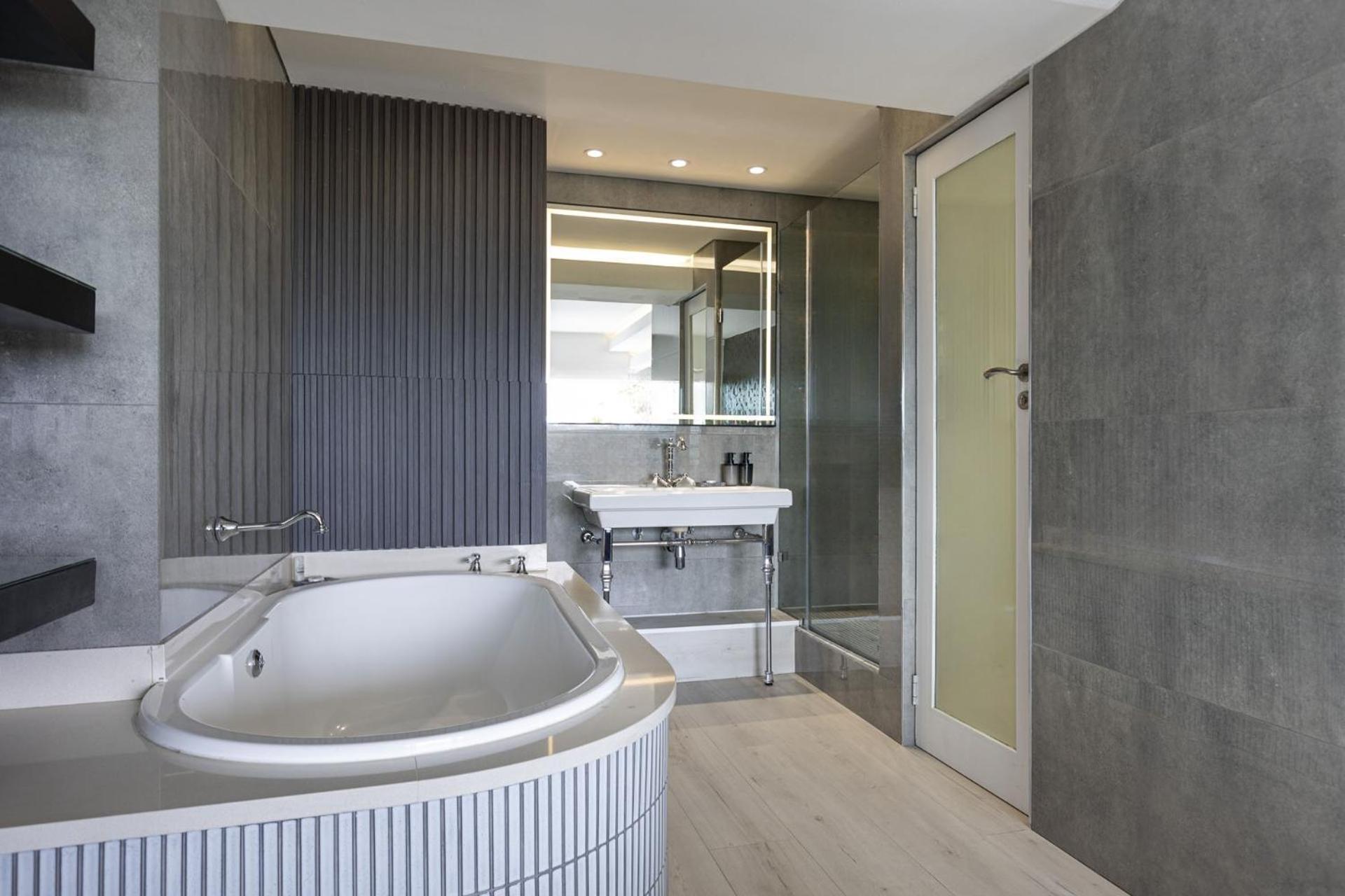 Clifton Yolo Spaces - Clifton Beachfront Executive Apartment Cape Town Bagian luar foto